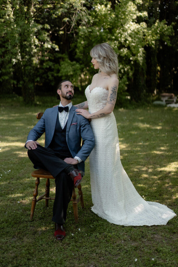 Bride and groom posing in a garden during their intimate wedding in Italy